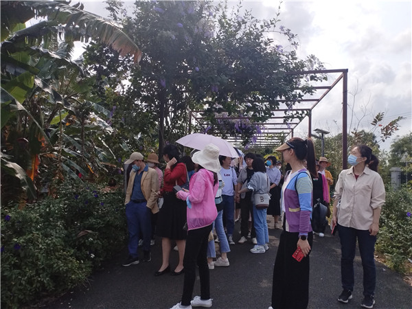 2023-xcb-001妇女节参观水果园_副本.jpg